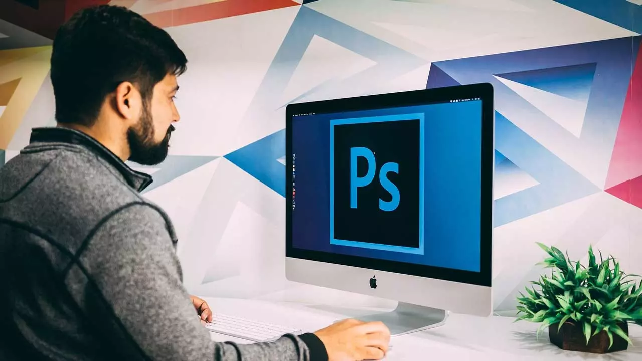 Photoshop und Lightroom, 32% billiger: 12 Monate Adobe Creative Cloud und ein Geschenkantivirus